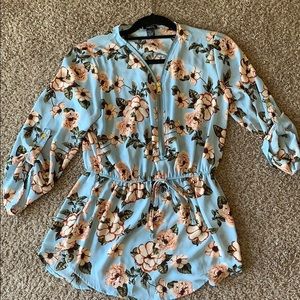 a blouse that’s comfortable and very slimming!!